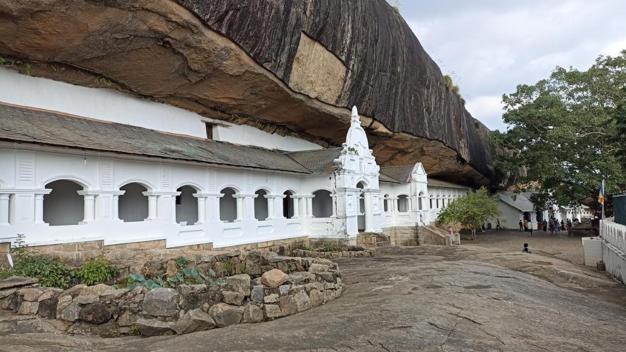 Nature Beach Huts Trincomalee Exteriör bild