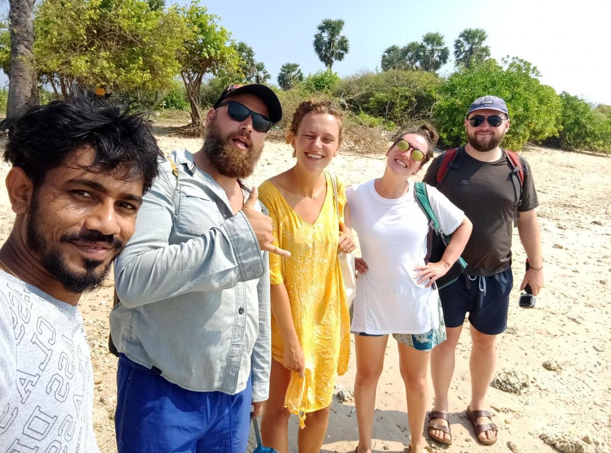 Nature Beach Huts Trincomalee Exteriör bild